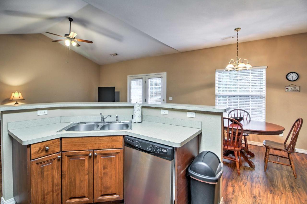Branson Home With Deck Walk To The Strip And Creek! Exterior foto